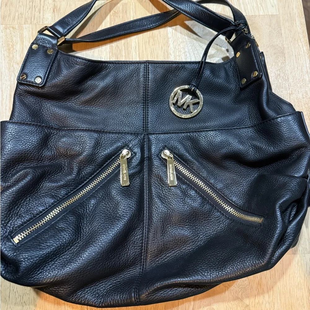 Michael Kors Portland Black Pebbled Leather Hobo Tote Shoulder Handbag Purse - Picture 1 of 11